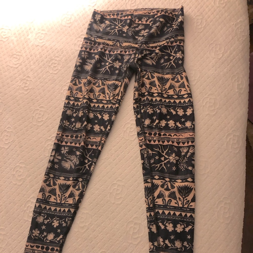 Teeki moon flower hot pants size small, good condition